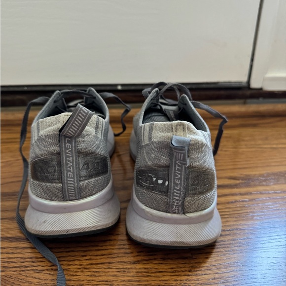 Brooks Levitate 4 Women’s 7.5 Tennis Shoe - Picture 2 of 9